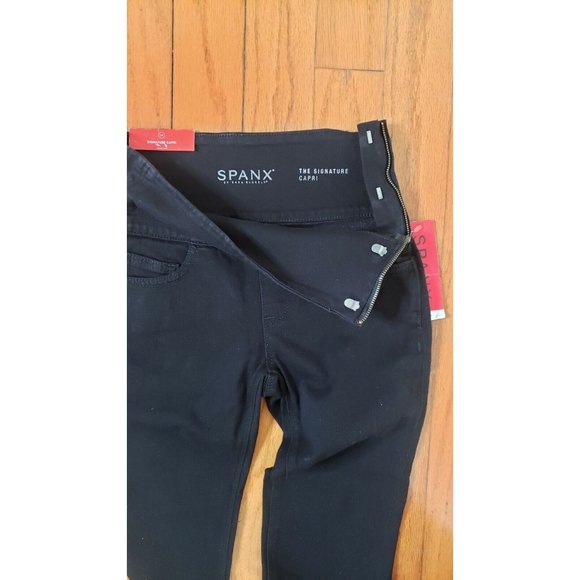 NWT Spanx The Signature Capri Jeans Black Cropped Side Zip Size 24 - Picture 3 of 8